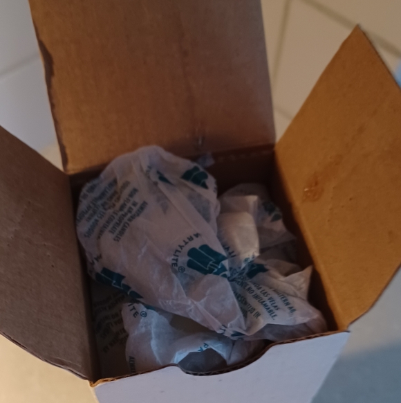 NWT PartyLite 3" x 10" Vanilla Scented Square Pillar Candle - Picture 4 of 7